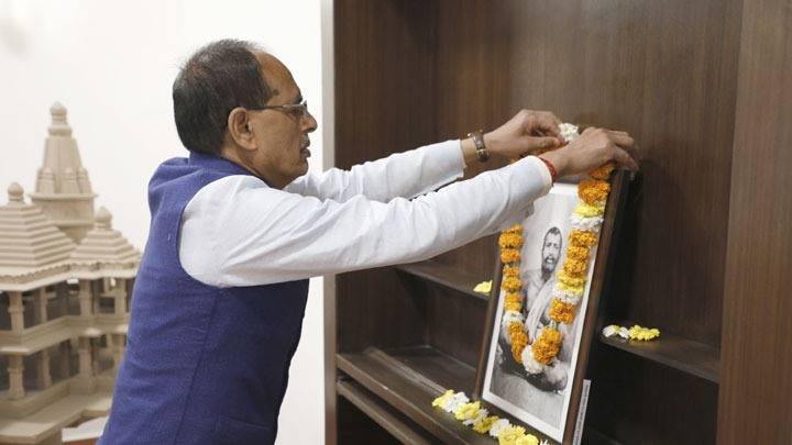 मुख्यमंत्री श्री चौहान ने स्वामी रामकृष्ण परमहंस की जयंती पर नमन किया